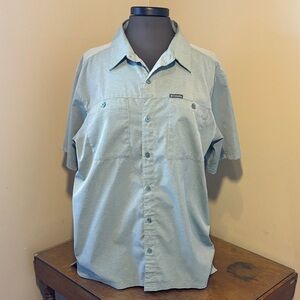 Columbia Men's short sleeve fishing shirt, sage green, large, EUC